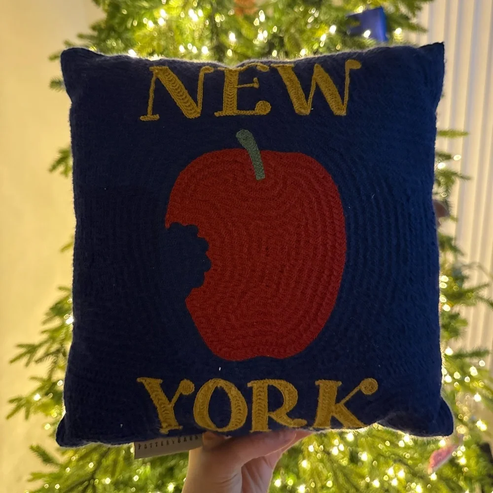 Pottery Barn New‎ York Apple Pillow 12x12 Embroidered Cotton